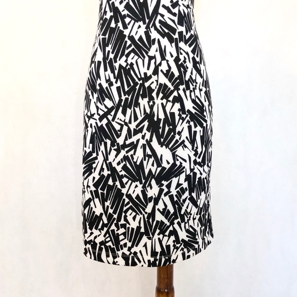 White House Black Market Pattern Sleeveless Dress - Picture 3 of 8